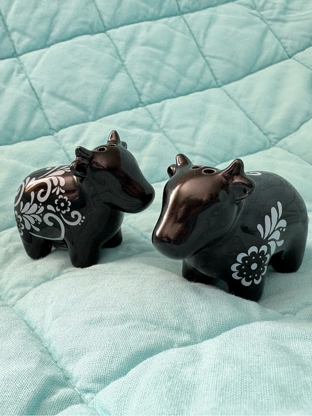 🐄🩵 Cute Small Cow Salt & Pepper Shakers